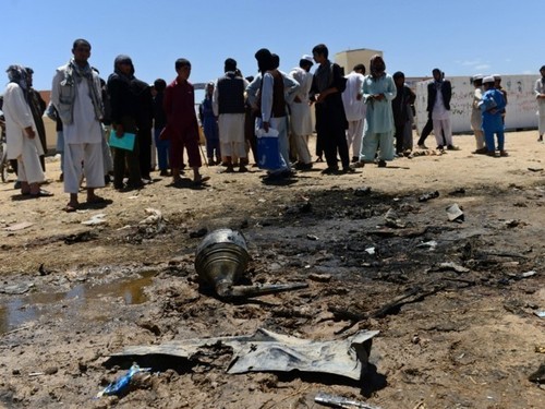 Bomb blast in Afghanistan kills dozens - ảnh 1